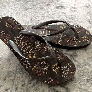NWOT Havaianas wedge flip flops